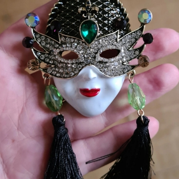 Beautiful and Unique Brooch! Brand New! Great Quality! Strong Hardware! - Picture 3 of 5